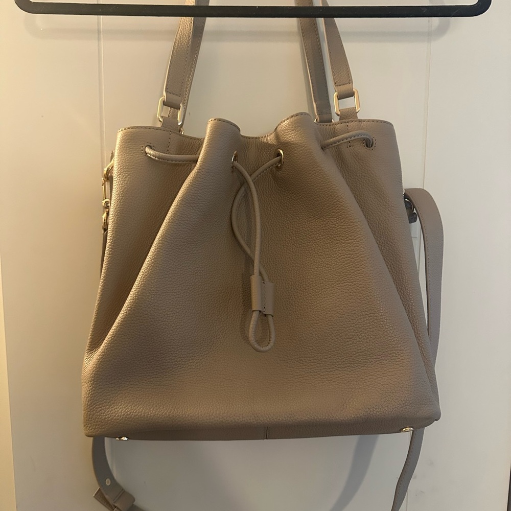 Quince Italian Leather Triple Compartment Bucket Bag, never been used